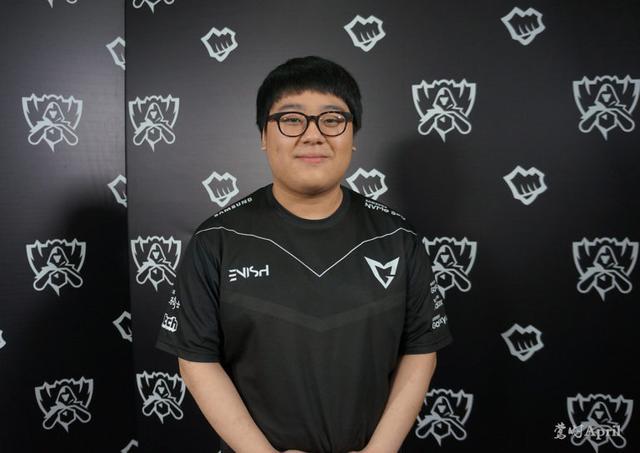 也展现了欧 也展现了欧