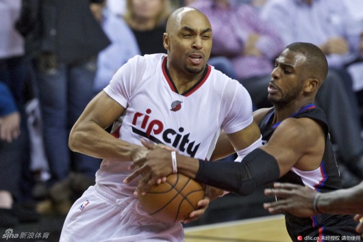 鲁媒：泰山队今日出征梅州，王大雷、李源一已提前抵达.