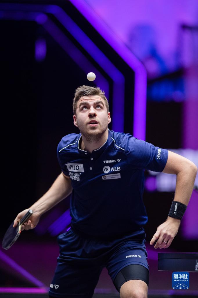 席给斯卢茨 席给斯卢茨